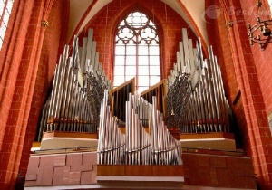 Dạo một vòng nhà thờ lớn St. Bartholomew