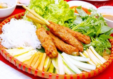 Đến Huế thưởng thức nem lụi ngon nức tiếng