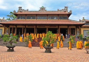 Trải nghiệm nét tâm linh Huế với ngôi chùa Từ Đàm 