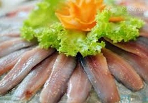 Thưởng thức gỏi cá trích tươi ngon nổi tiếng ngay tại Phú Quốc