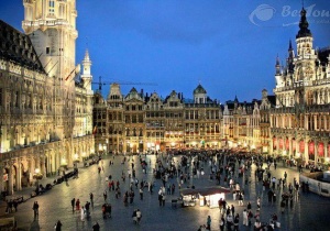 Bên trong khung cảnh tráng lệ của quảng trường lớn Bruxelles Bỉ