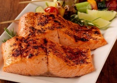 Thường thức món cá hồi hun khói ngon hấp dẫn khi du lịch Phần Lan