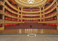 Choáng ngợp trước kiến trúc đặc sắc của nhà hát Opera Bastille