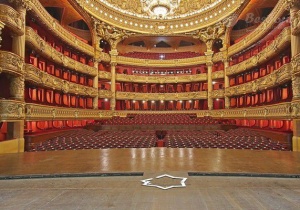 Choáng ngợp trước kiến trúc đặc sắc của nhà hát Opera Bastille