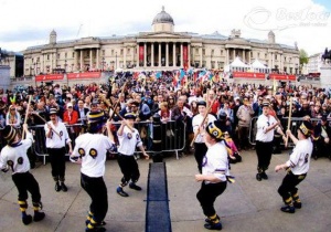 Nhộn nhịp ngày hội thánh George Anh Quốc