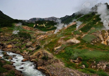 Đắm mình trong thung lũng nước nóng Geysers