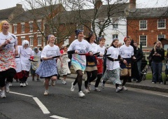 Nhộn nhịp lễ hội bánh ngọt của phụ nữ Anh Quốc