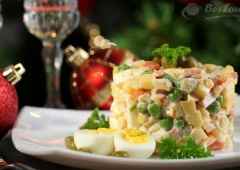 Đậm đà món salad Olivier của người Nga