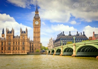 Tòa tháp London đầy kỳ bí sừng sững giữa bầu trời Anh