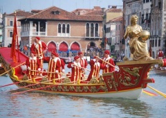 Độc đáo lễ hội đua thuyền tại Ý