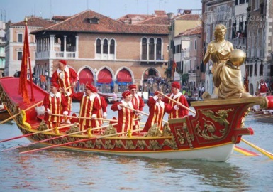 Độc đáo lễ hội đua thuyền tại Ý