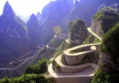 Thiên Môn Sơn - cung đường nguy hiểm thách thức mọi du khách
