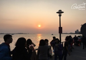 Hoàng hôn bên bến cảng ngư đầu Đạm Thủy