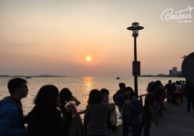 Hoàng hôn bên bến cảng ngư đầu Đạm Thủy