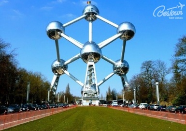 Đài kỷ niệm mô hình Atomium - biểu tượng cho vẻ đẹp hiện đại của Brussels Bỉ