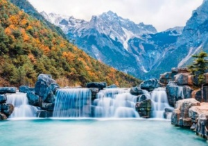 Thơ mộng vẻ đẹp Lam Nguyệt cốc soi bóng núi Ngọc Long