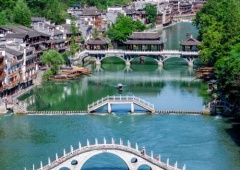 Dòng sông Đà Giang thơ mộng, bình yên giữa lòng Phượng Hoàng cổ trấn