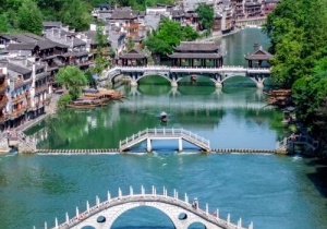 Dòng sông Đà Giang thơ mộng, bình yên giữa lòng Phượng Hoàng cổ trấn